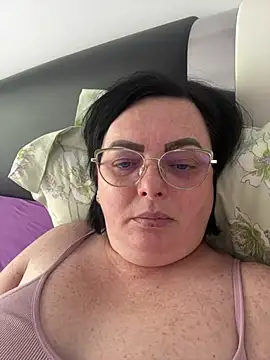 Amandamuller1982 online show from 12.30.24