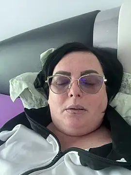 Amandamuller1982 online show from 12.30.24