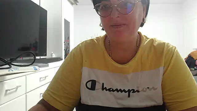 Snapshot of Amandamuller1982 chatting on 10.14.25 Amandamuller1982 online show from 10.14.25