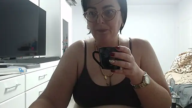 Snapshot of Amandamuller1982 chatting on 10.20.25 Amandamuller1982 online show from 10.20.25