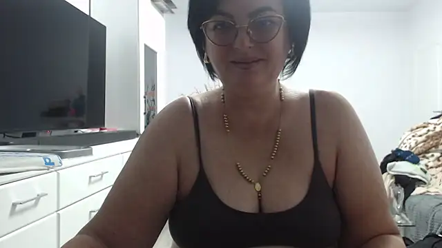 Snapshot of Amandamuller1982 chatting on 10.21.25 Amandamuller1982 online show from 10.21.25