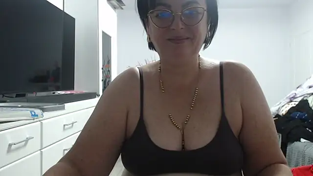 Snapshot of Amandamuller1982 chatting on 10.22.25 Amandamuller1982 online show from 10.22.25