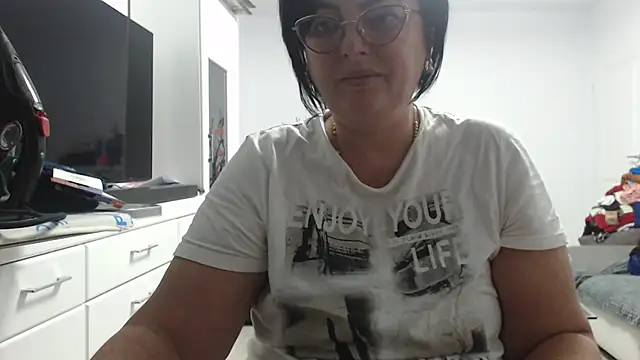 Snapshot of Amandamuller1982 chatting on 10.27.25 Amandamuller1982 online show from 10.27.25