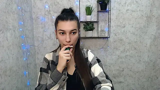 KarolinaRosse  online show from 02.17.25