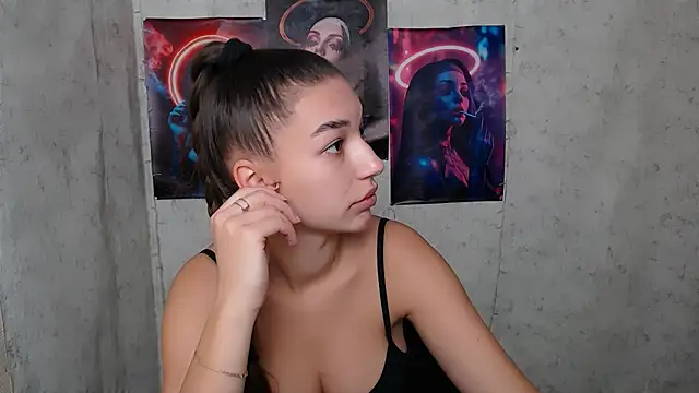 Snapshot of KarolinaRosse_ chatting on 09.26.25 KarolinaRosse online show from 09.26.25