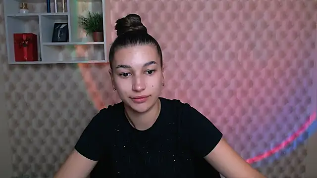 Snapshot of KarolinaRosse_ chatting on 10.01.25 KarolinaRosse online show from 10.01.25