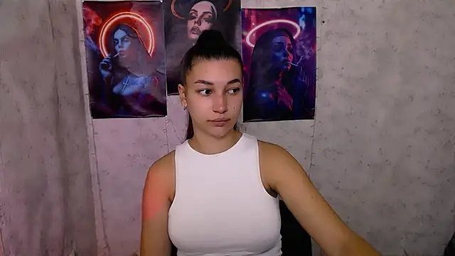 Snapshot of KarolinaRosse_ chatting on 10.08.25 KarolinaRosse online show from 10.08.25