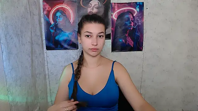 Snapshot of KarolinaRosse_ chatting on 10.13.25 KarolinaRosse online show from 10.13.25