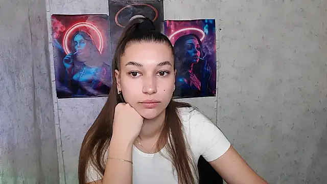 Snapshot of KarolinaRosse_ chatting on 10.15.25 KarolinaRosse online show from 10.15.25