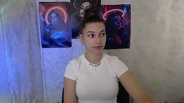 Snapshot of KarolinaRosse_ chatting on 10.17.25 KarolinaRosse online show from 10.17.25