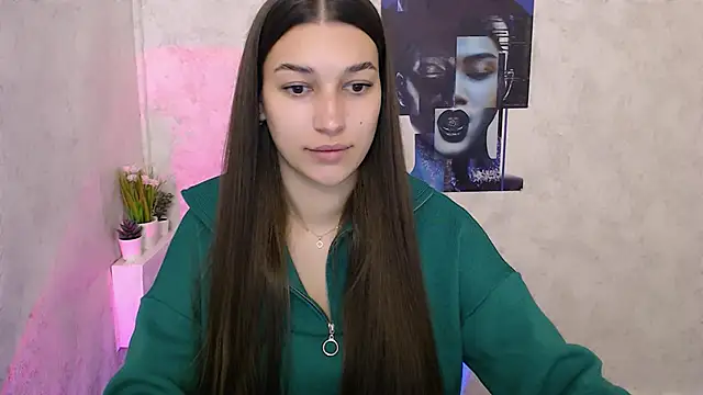 Snapshot of KarolinaRosse_ chatting on 10.18.25 KarolinaRosse online show from 10.18.25