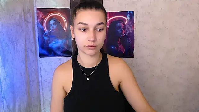 Snapshot of KarolinaRosse_ chatting on 10.20.25 KarolinaRosse online show from 10.20.25