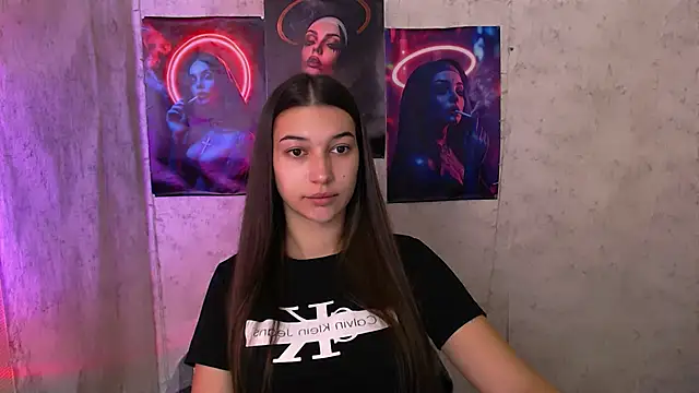 Snapshot of KarolinaRosse_ chatting on 10.24.25 KarolinaRosse online show from 10.24.25