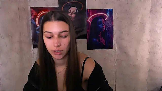 Snapshot of KarolinaRosse_ chatting on 10.25.25 KarolinaRosse online show from 10.25.25