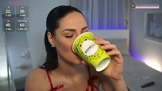 Snapshot of ZoeeZolton chatting on 01.04.25 ZoeeZolton online show from 01.04.25