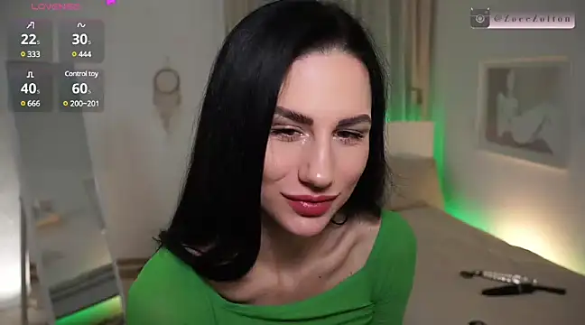 Snapshot of ZoeeZolton chatting on 03.08.25 ZoeeZolton online show from 03.08.25