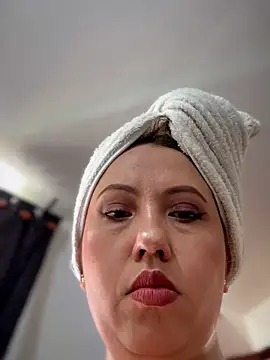 Snapshot of VIOLETA-25_ chatting on 05.20.26 VIOLETA-25 online show from 05.20.26