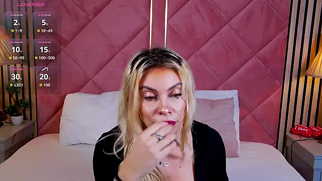 LaraAddison online show from 09.27.25