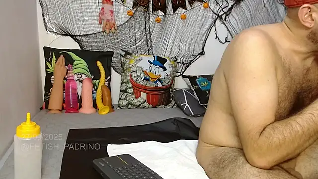 Snapshot of fetish_padrino chatting on 09.27.25 fetish padrino online show from 09.27.25