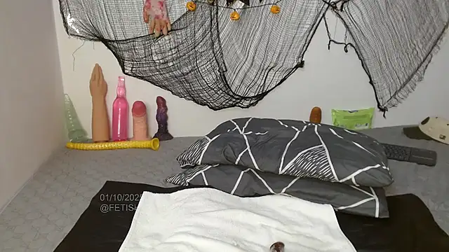 Snapshot of fetish_padrino chatting on 10.02.25 fetish padrino online show from 10.02.25