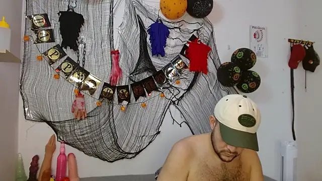 Snapshot of fetish_padrino chatting on 10.02.25 fetish padrino online show from 10.02.25