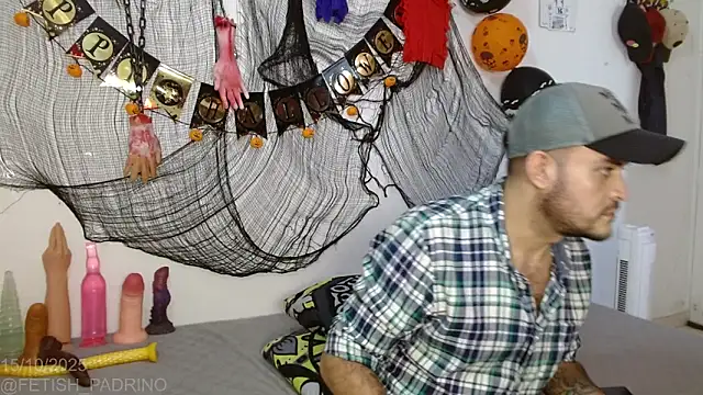 Snapshot of fetish_padrino chatting on 10.16.25 fetish padrino online show from 10.16.25