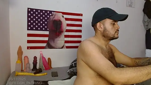 Snapshot of fetish_padrino chatting on 11.06.25 fetish padrino online show from 11.06.25