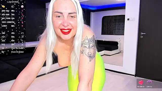 Snapshot of Blond_Babes chatting on 01.06.26 Blond Babes online show from 01.06.26