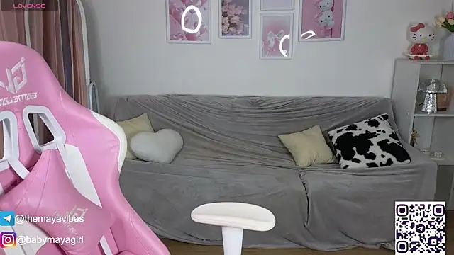 Snapshot of Maya_Rave chatting on 10.01.25 Maya Rave online show from 10.01.25