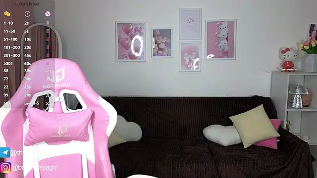 Snapshot of Maya_Rave chatting on 10.19.25 Maya Rave online show from 10.19.25