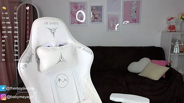 Snapshot of Maya_Rave chatting on 10.22.25 Maya Rave online show from 10.22.25