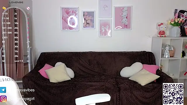 Snapshot of Maya_Rave chatting on 10.24.25 Maya Rave online show from 10.24.25