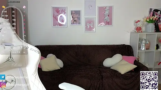 Snapshot of Maya_Rave chatting on 10.25.25 Maya Rave online show from 10.25.25