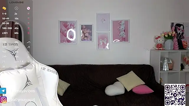 Snapshot of Maya_Rave chatting on 11.01.25 Maya Rave online show from 11.01.25