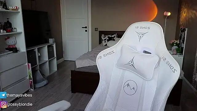 Maya Rave online show from 04.19.26