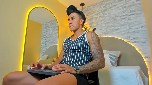 Aron Bolt online show from 11.17.25