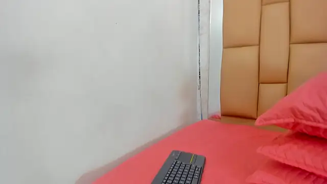Snapshot of Amy_wats0n chatting on 12.21.24 Amy wats0n online show from 12.21.24