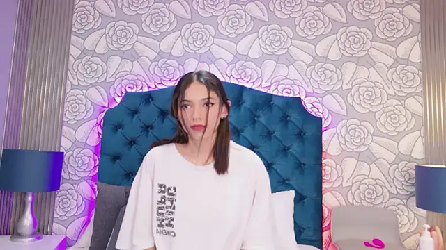 HazelMoret online show from 02.11.26