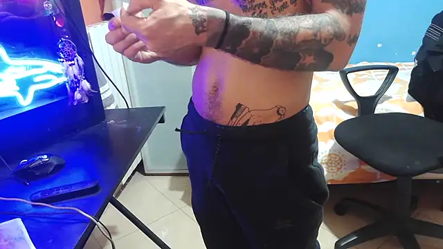 Snapshot of Badboyi1997 chatting on 10.02.25 Badboyi1997 online show from 10.02.25