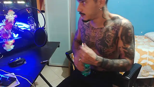 Snapshot of Badboyi1997 chatting on 10.03.25 Badboyi1997 online show from 10.03.25