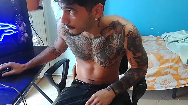 Snapshot of Badboyi1997 chatting on 10.04.25 Badboyi1997 online show from 10.04.25