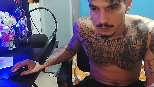 Snapshot of Badboyi1997 chatting on 10.06.25 Badboyi1997 online show from 10.06.25