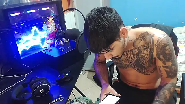 Snapshot of Badboyi1997 chatting on 10.11.25 Badboyi1997 online show from 10.11.25