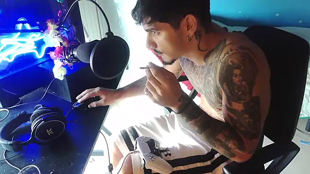 Snapshot of Badboyi1997 chatting on 10.14.25 Badboyi1997 online show from 10.14.25