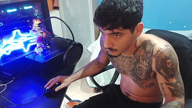 Snapshot of Badboyi1997 chatting on 10.15.25 Badboyi1997 online show from 10.15.25