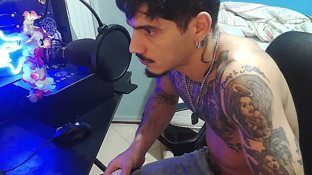 Snapshot of Badboyi1997 chatting on 10.17.25 Badboyi1997 online show from 10.17.25