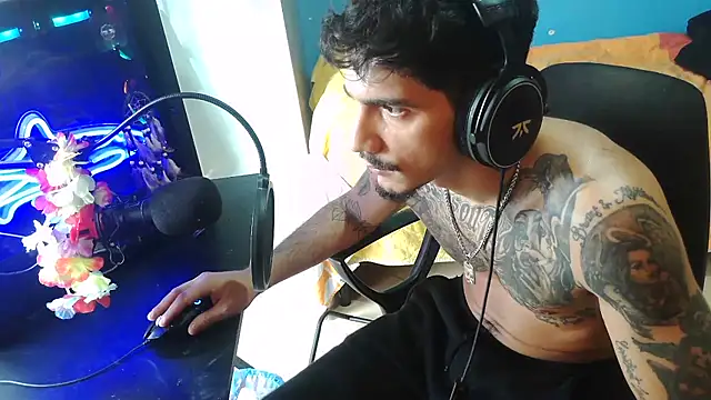 Snapshot of Badboyi1997 chatting on 10.23.25 Badboyi1997 online show from 10.23.25