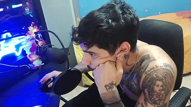 Snapshot of Badboyi1997 chatting on 10.25.25 Badboyi1997 online show from 10.25.25