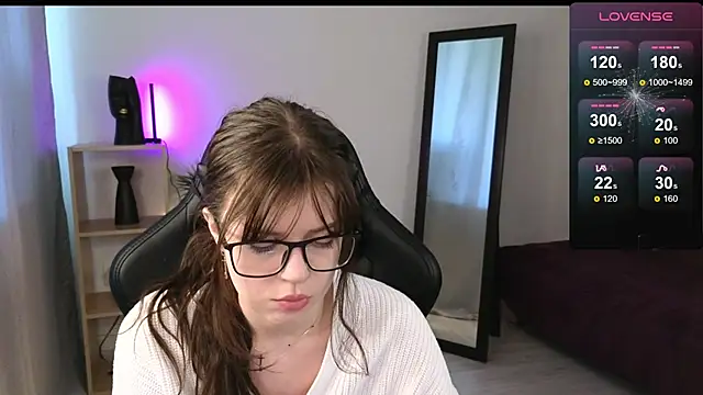 Snapshot of Este_Glen chatting on 03.07.25 Este Glen online show from 03.07.25