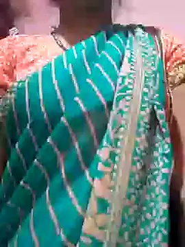 Snapshot of riya_houswife chatting on 12.20.24 riya houswife online show from 12.20.24